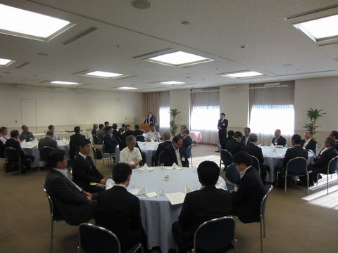 開会あいさつ（岡本会長）